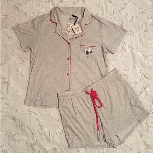 NWT Women’s 2 Peice Snoopy Pyjama Set
